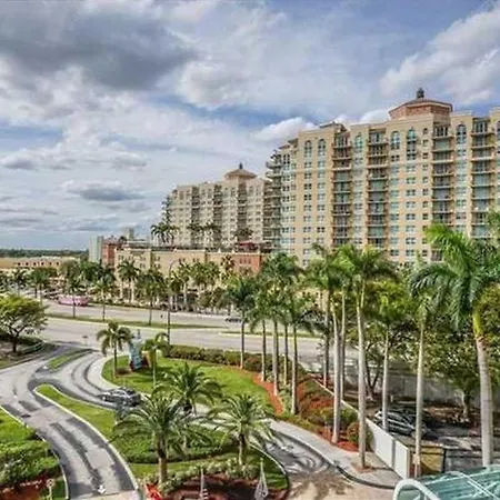 Beautiful Galleryone Condo 10Th Fl